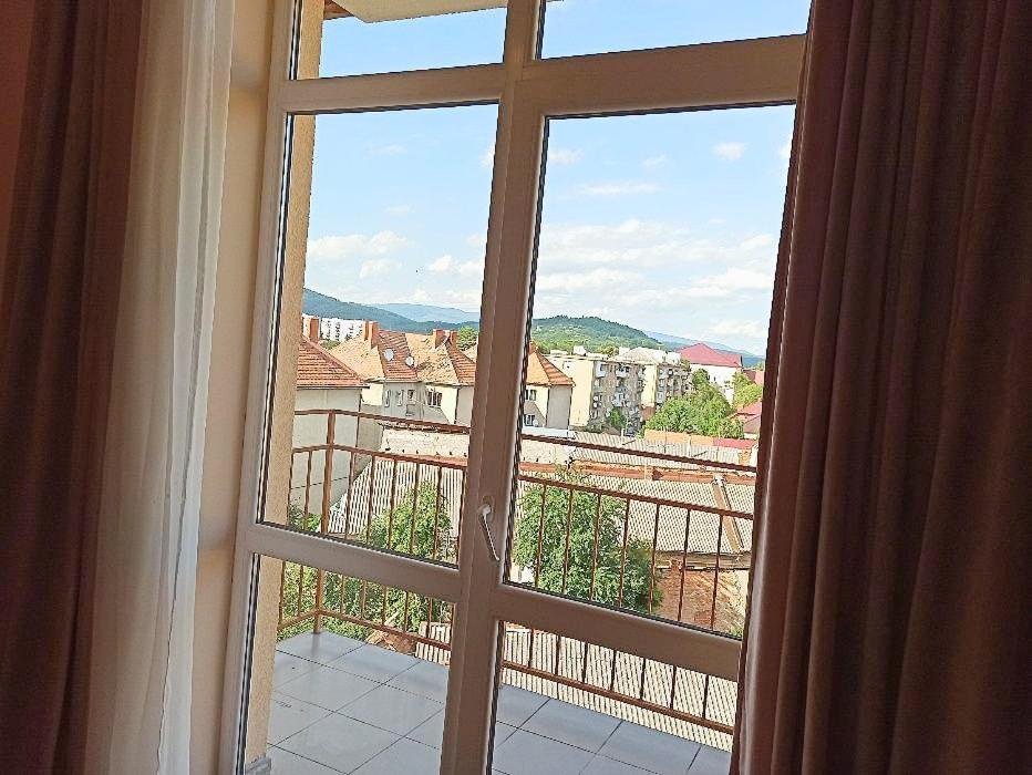 Beautiful Mountain View Apartment Mukacheve Exterior photo